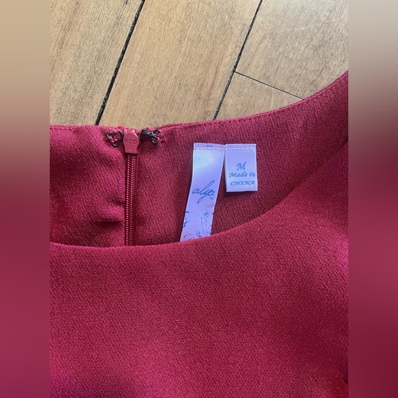 Red dress - Picture 3 of 4